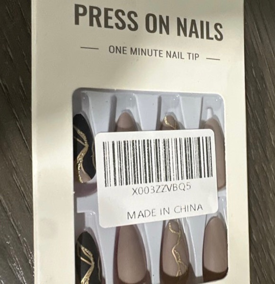 Almond Press on Nails Medium Length Fake Nails, LPOODDNU Black Press on Nails Matte False Nail Tips with Gold Strips Glossy Full Cover Glue on Nails Reusable Stick on Nails for Women Manicure Decor