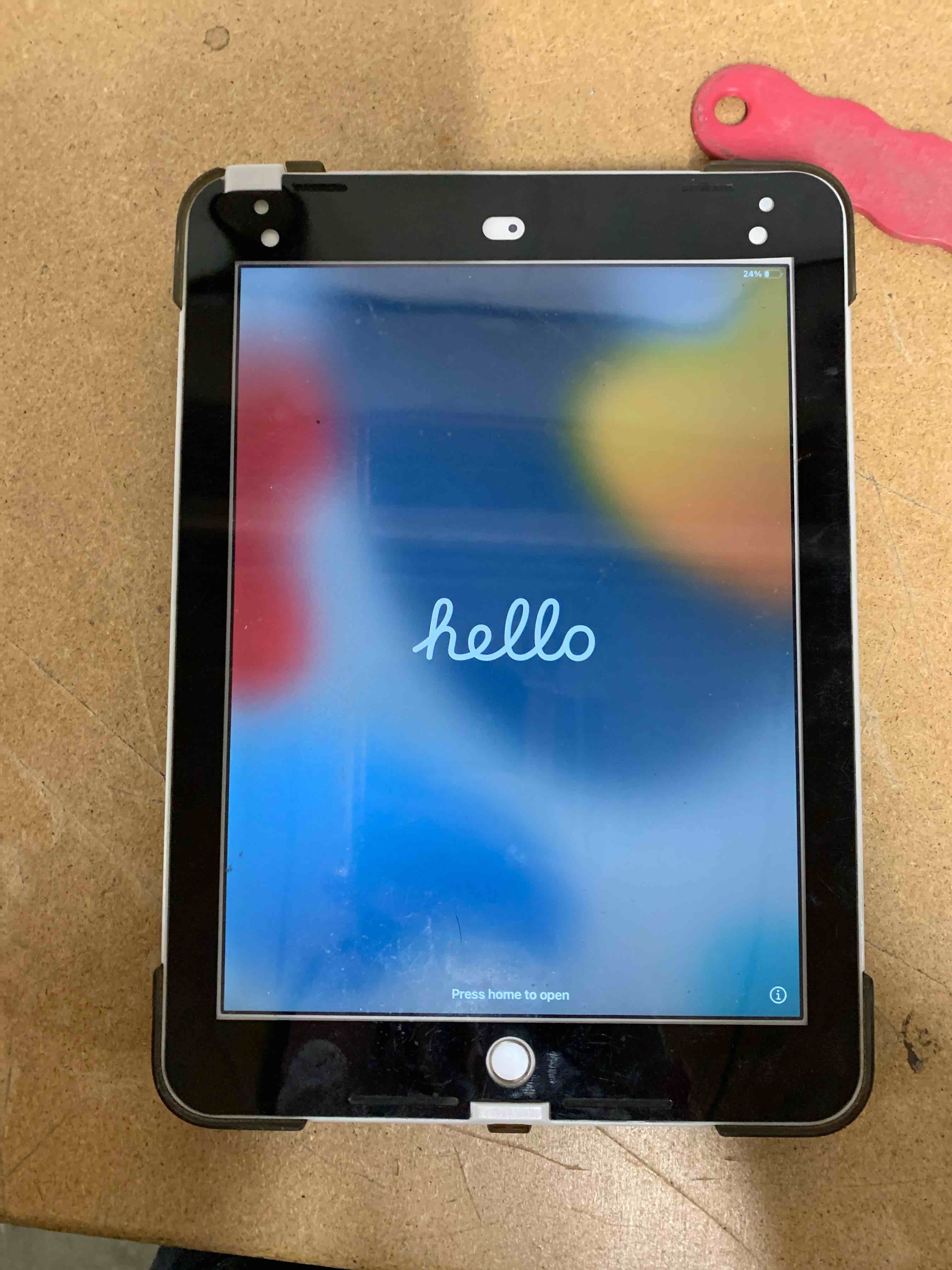 ( working ) apple 2017 ipad (9.7-inch, wifi + cellular, 32gb) - gold (renewed)