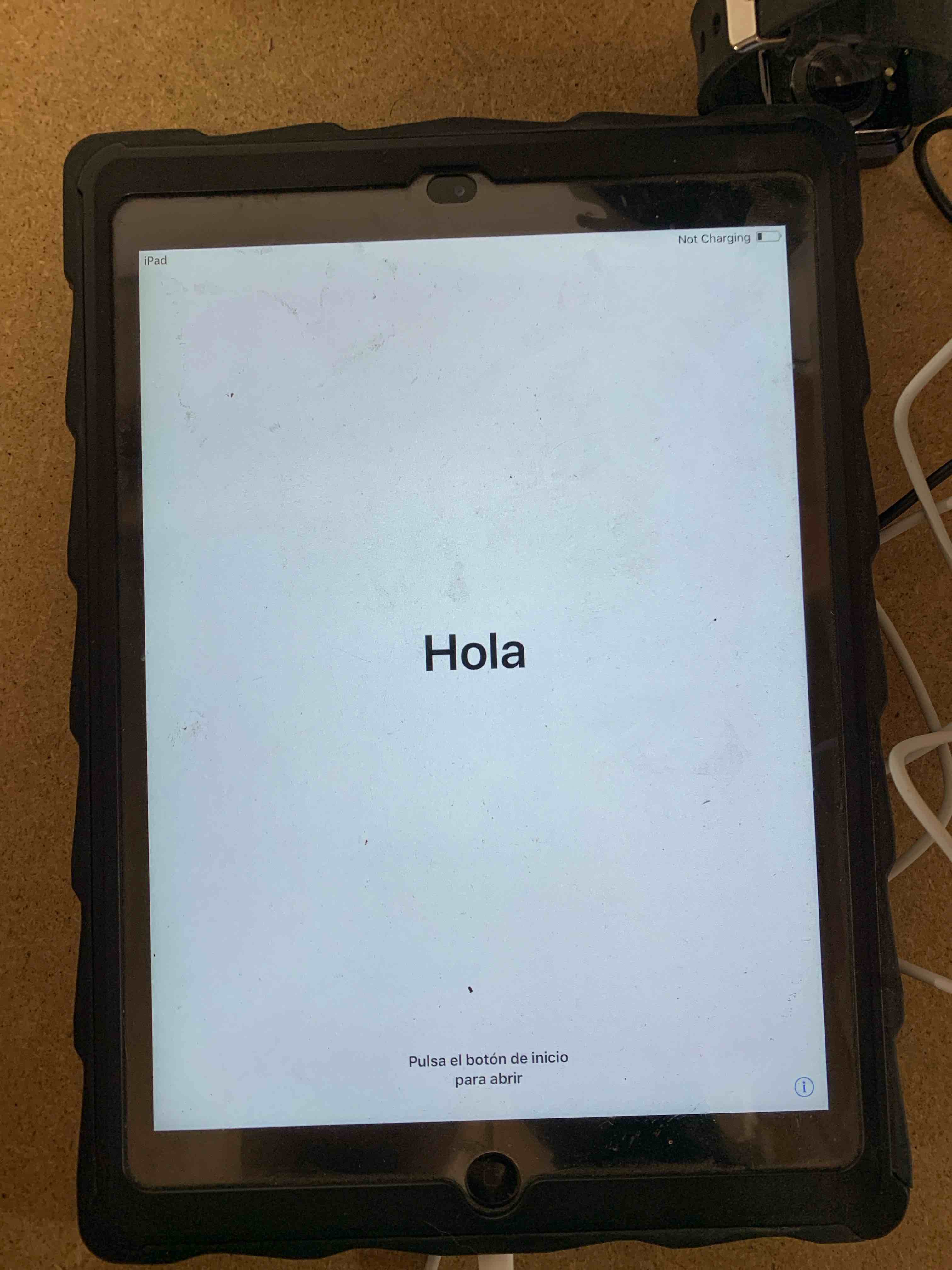 ( WORKING ) Apple iPad 2017 (9.7-inch, Wi-Fi, 32GB) - Space Gray (Renewed)