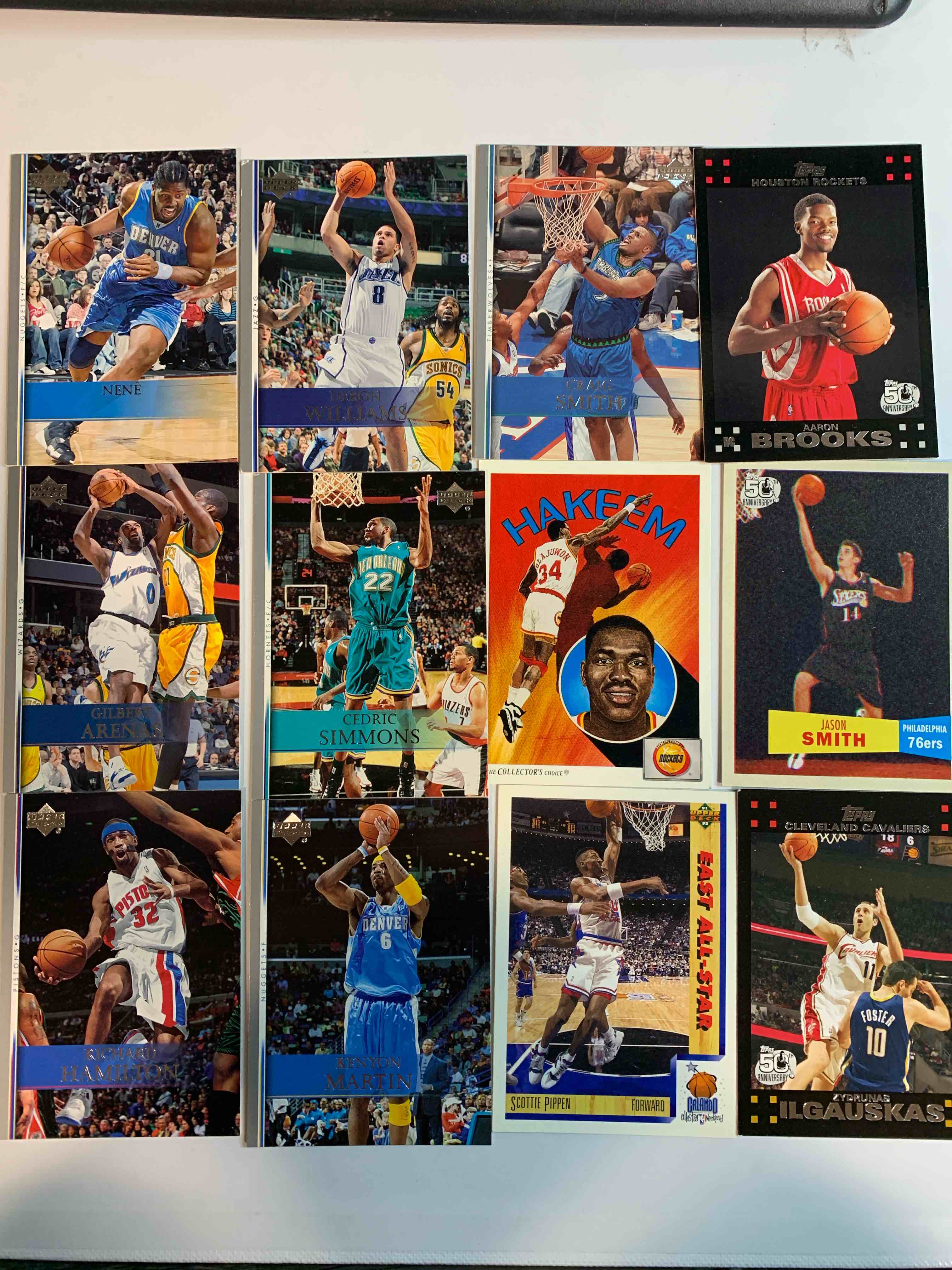 Condition photo showing Good Condition for 12 Basketball Card Lot