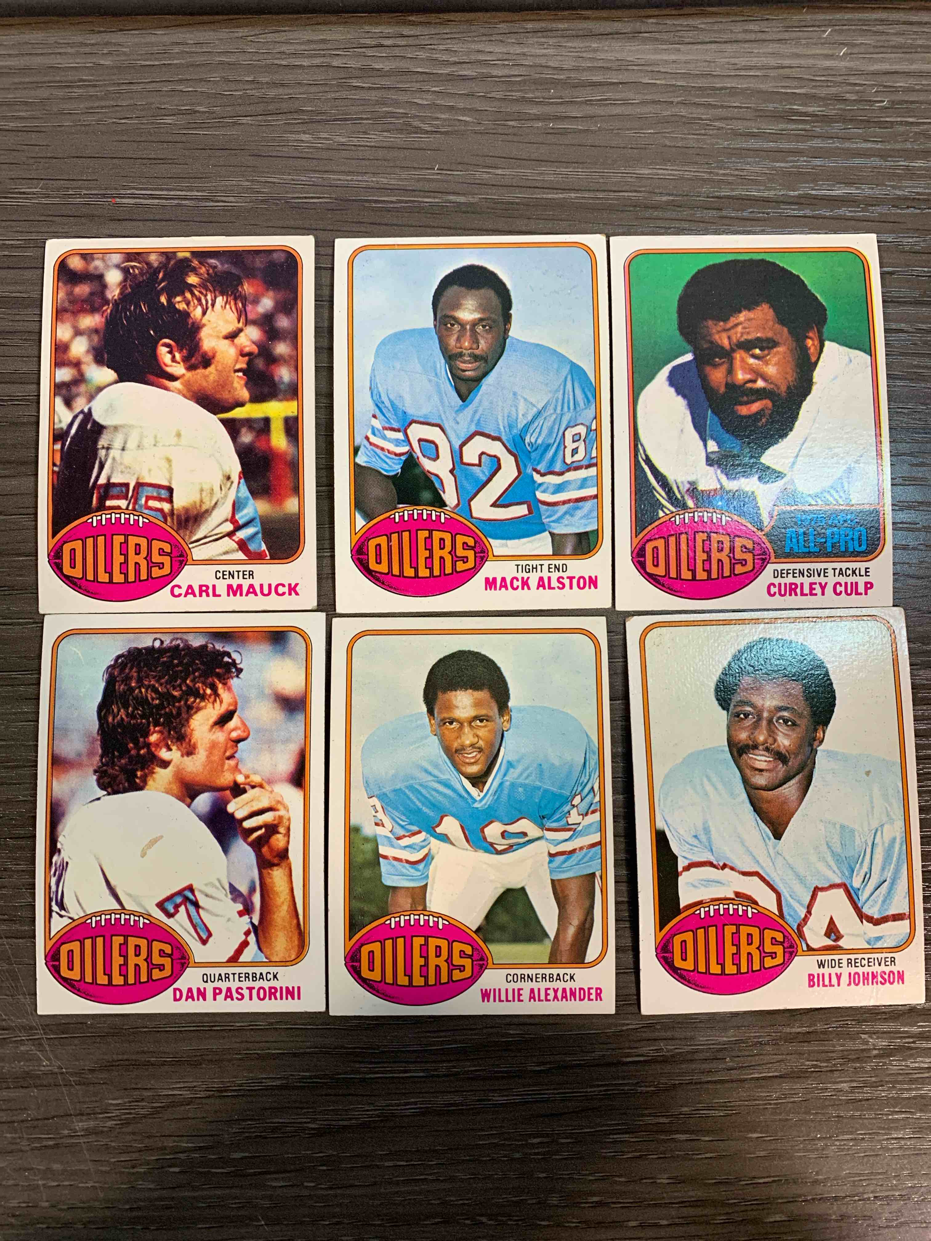 Condition photo showing Good Condition for 1976 Topps Football Card Lot 
