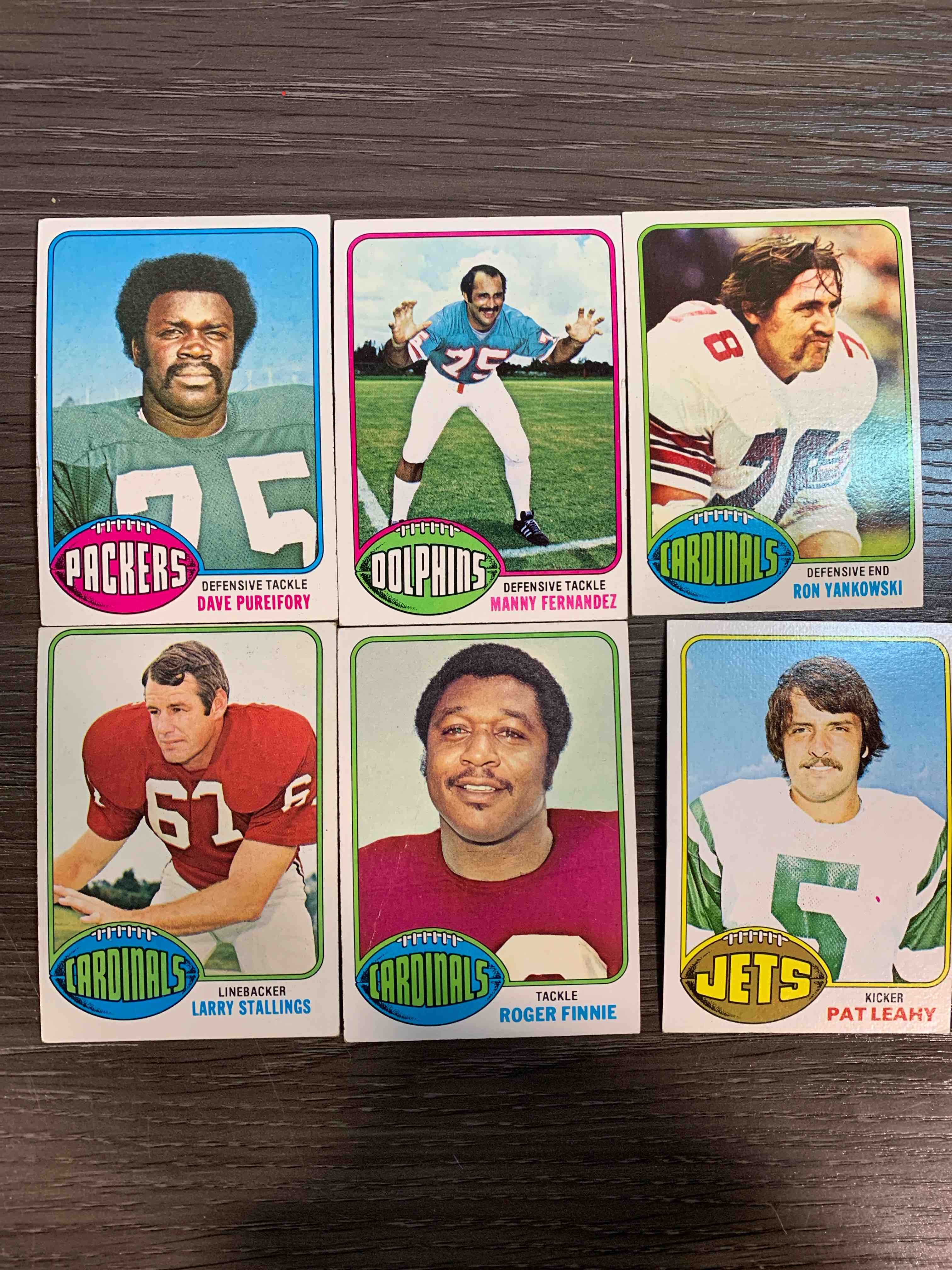 Condition photo showing Good Condition for 1976 Topps Football Card Lot 