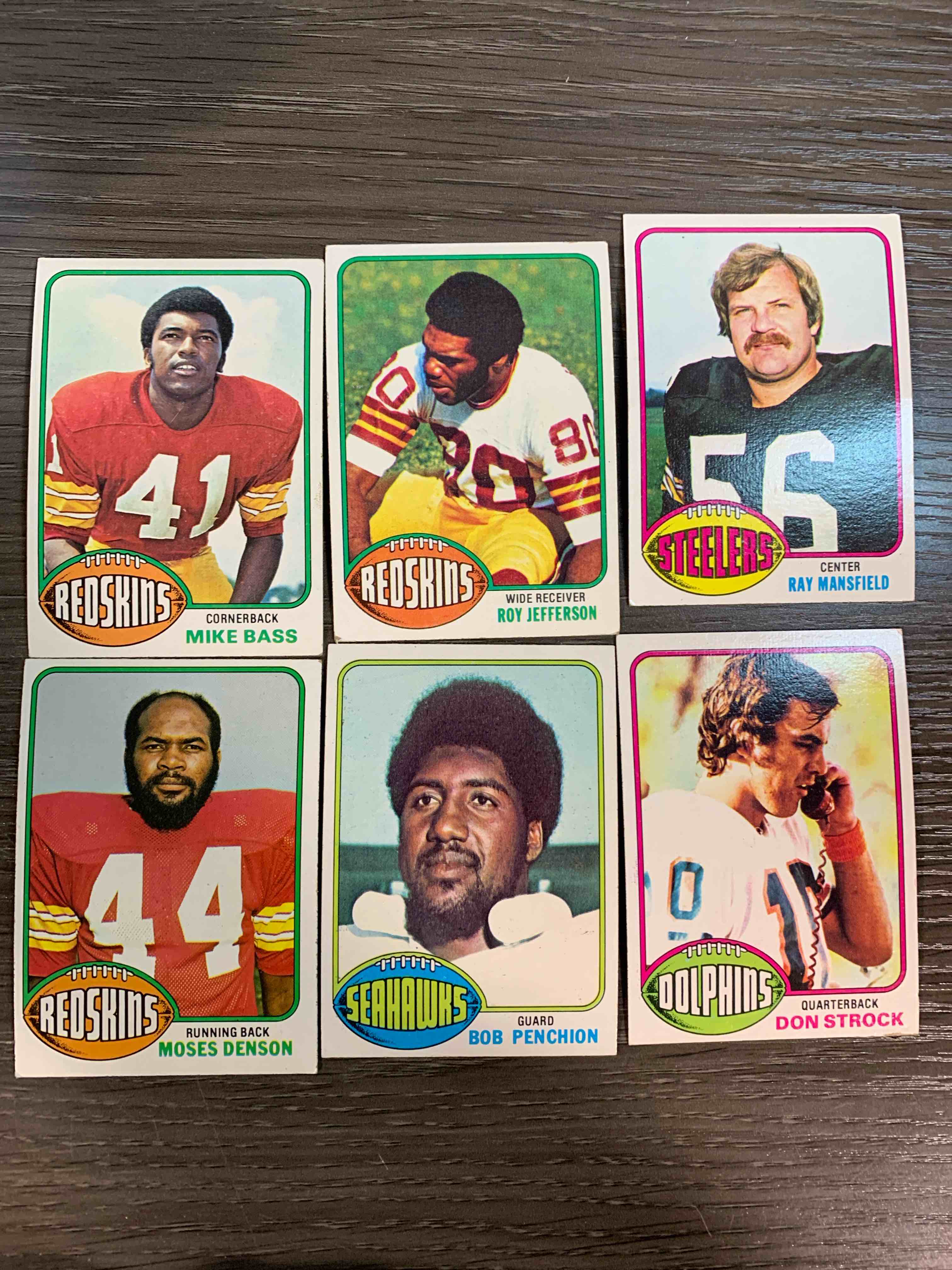Condition photo showing Good Condition for 1976 Topps Football Card Lot 