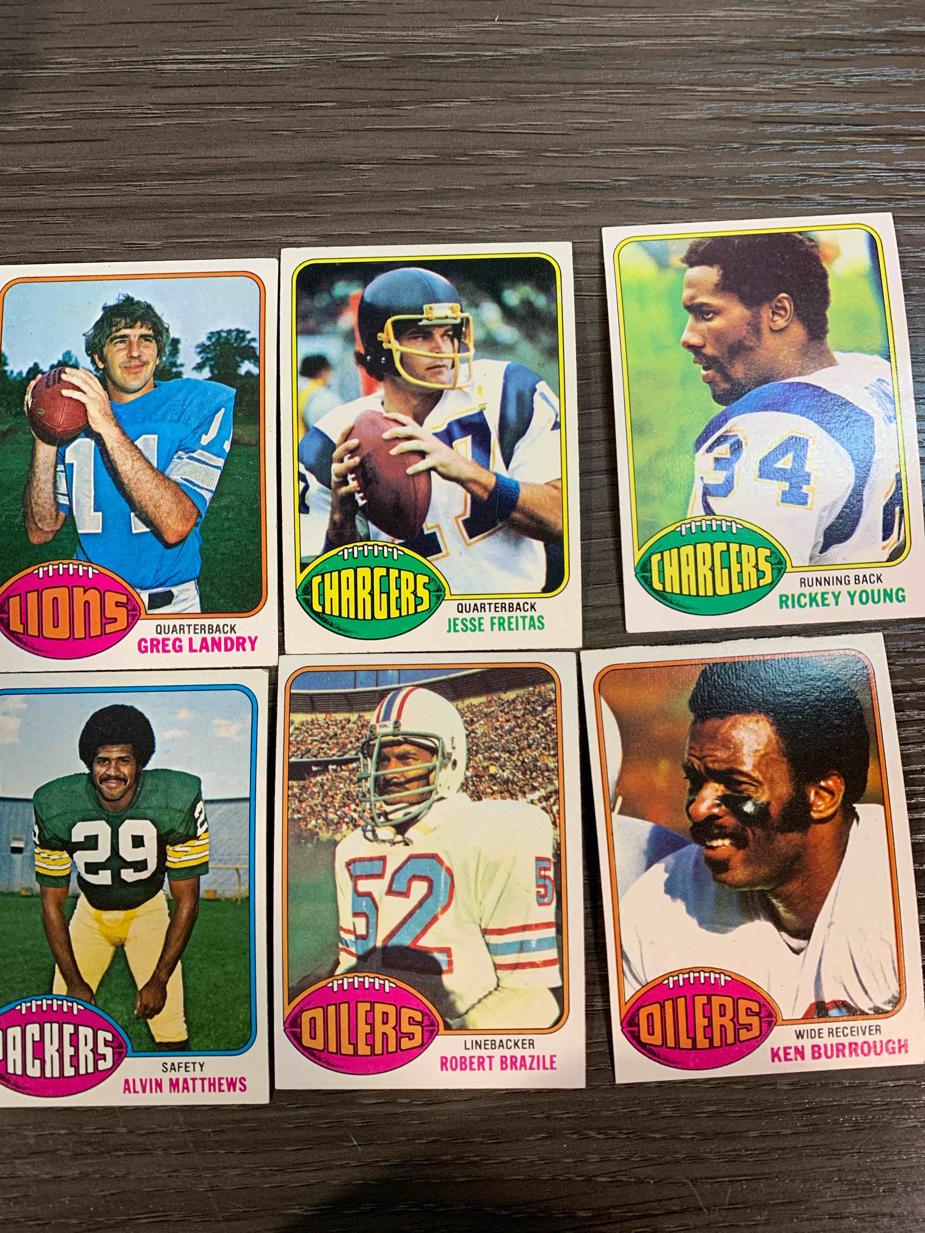 Condition photo showing Good Condition for 1976 Topps Football Card Lot 