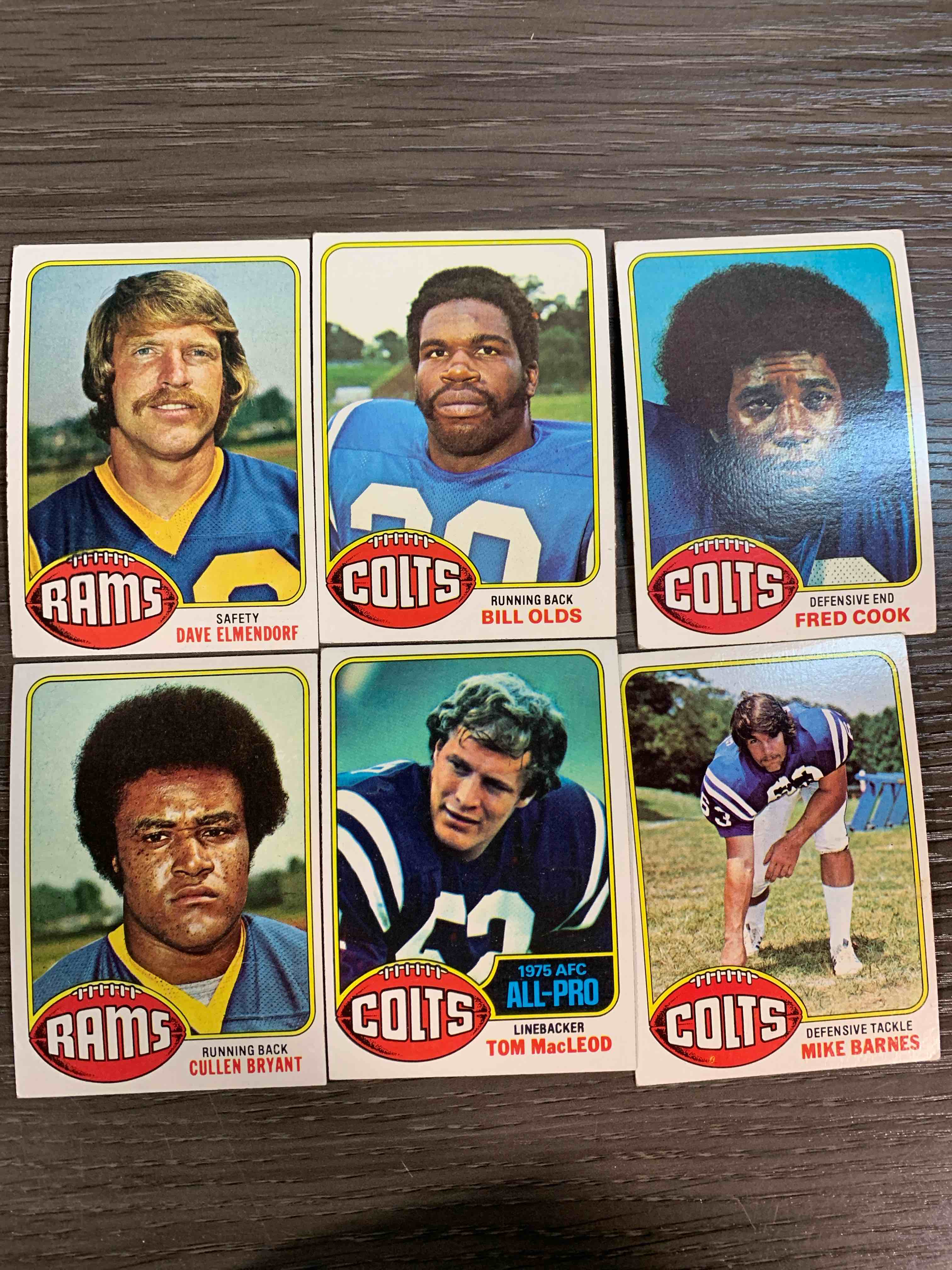 Condition photo showing Good Condition for 1976 Topps Football Card Lot 