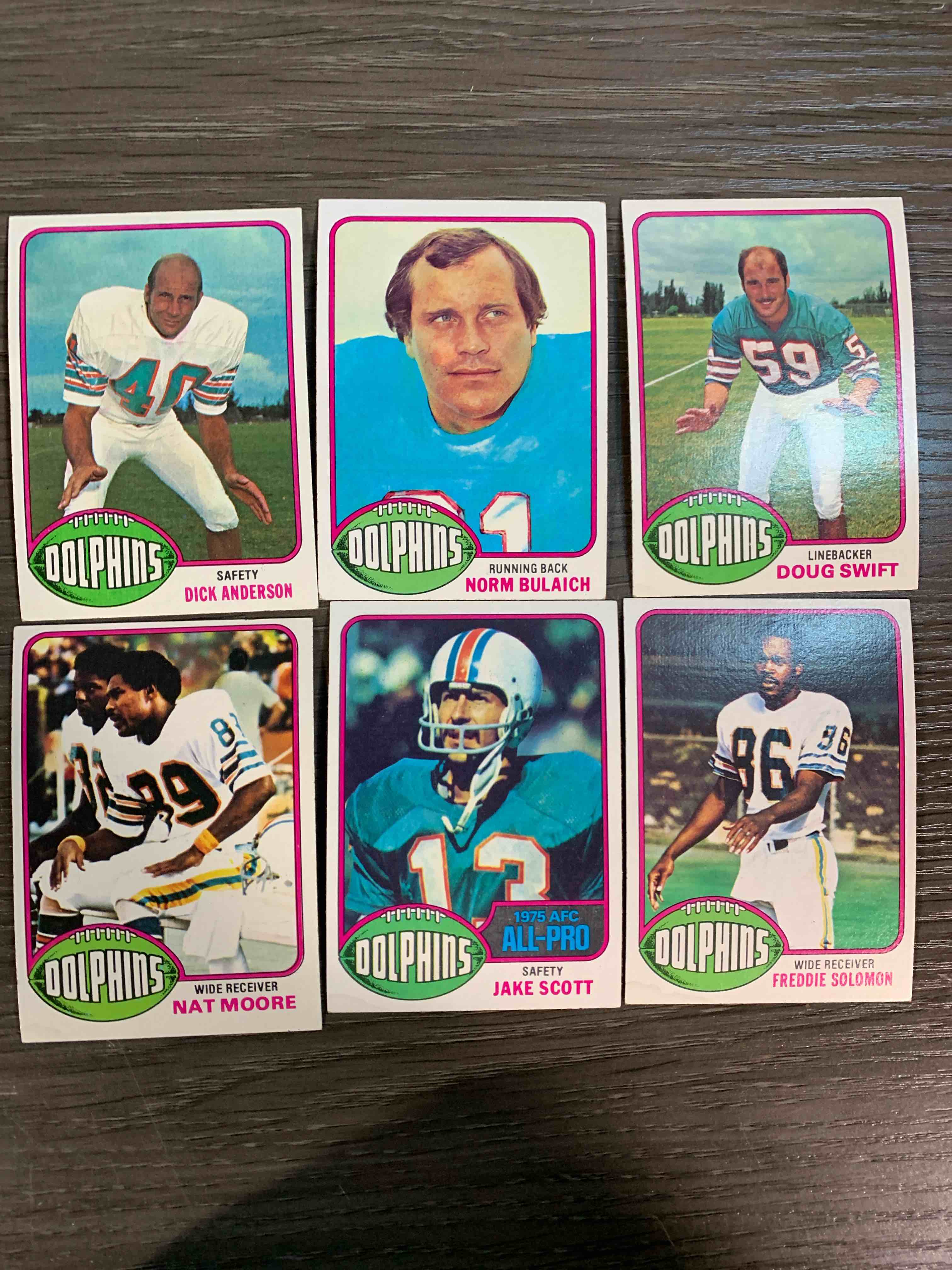 Condition photo showing Good Condition for 1976 Topps Football Card Lot 