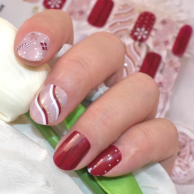 Christmas Press on Nails Short Square Fake Nails Glitter Glossy Glue on Nails Christmas Tree Acrylic Nails Squoval Snowflake Arificial Nails White Blue False Nails with Designs Winter Nails for Women