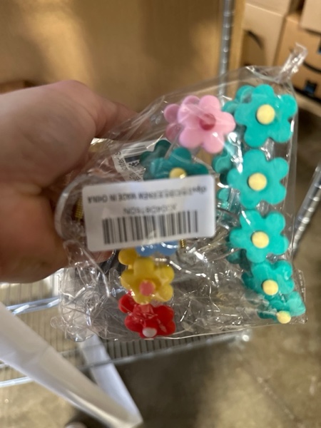 Condition photo showing New/Like New for 2 Pack Flower motif Big Hair Claw Clips for Women Stylish distinctive shape Hair Claw Large Claw Clip for Thick Curly Thin Hair Strong Hold jaw clips (Color+green)