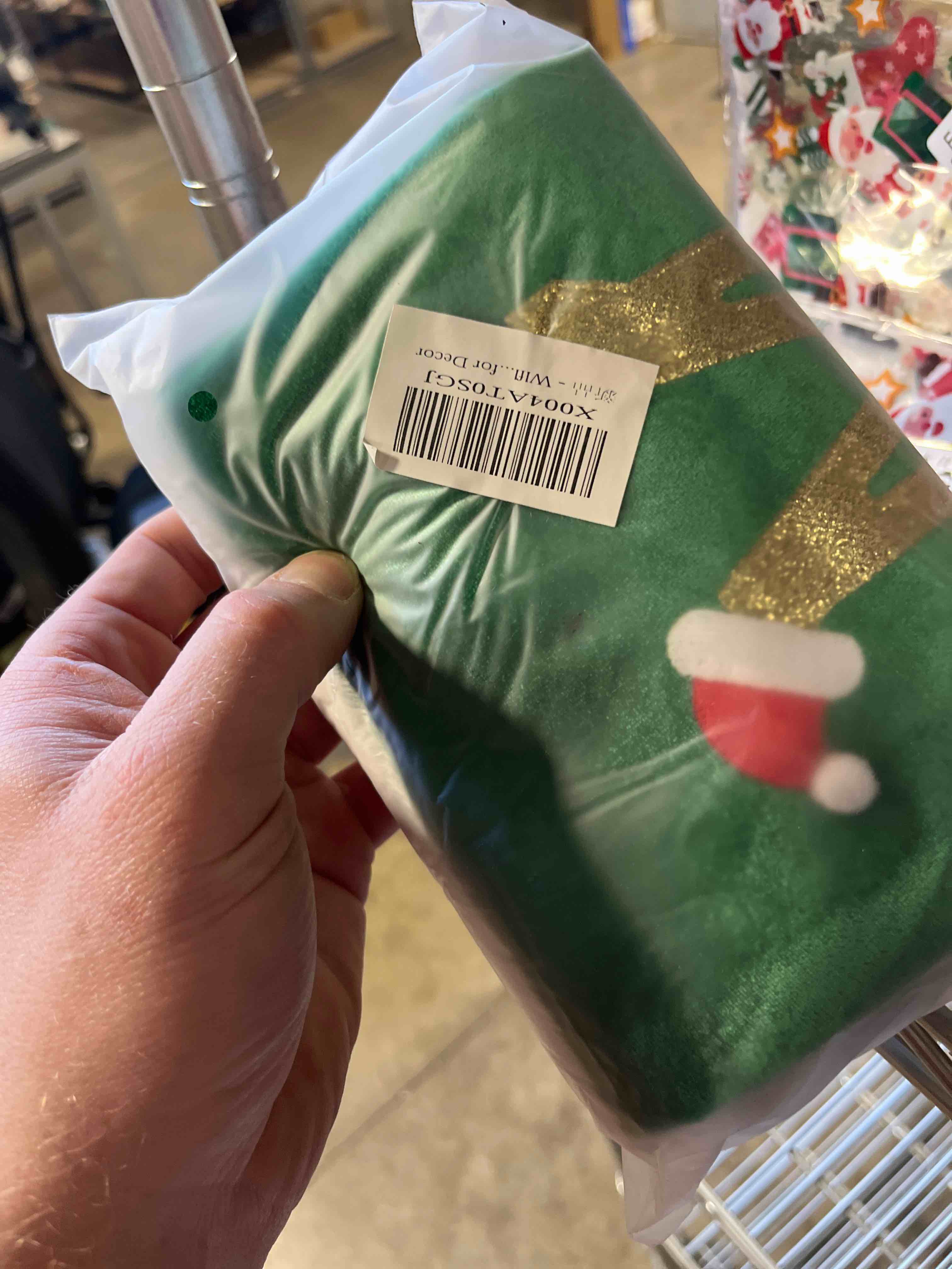 Condition photo showing New/Like New for clothes 