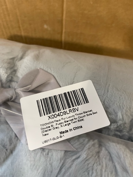 Condition photo showing New/Like New for TOONOW Faux Fur Luxury Throw Blanket,Double Side Soft Fluffy Shaggy Fuzzy Blanket for Couch Sofa Bed (Glacier Gray, X-Large Twin Size) Glacier Gray X-Large Twin Size