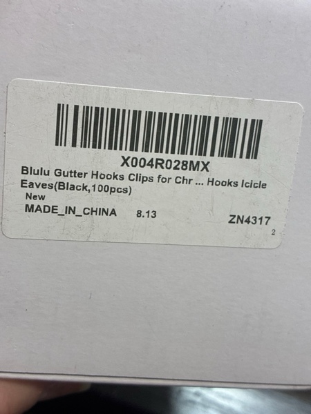 Condition photo showing New/Like New for Blulu 100pcs Green Gutter Hooks Clips for Christmas Lights Holiday Light Clips for Banister Railing Fence Deck Outdoor Seasonal Icicle Lighting Hooks Eaves Green 100