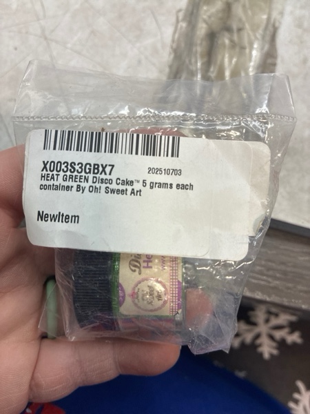 Condition photo showing New/Like New for HEAT GREEN Disco Cake™ 5 grams each container By Oh! Sweet Art