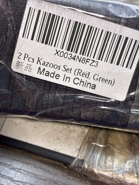 Condition photo showing New/Like New for Kazoos Aluminum Alloy with 10 Pcs Membrane Flutes Diaphragm Guitar Partner Mouth Kazoos Musical Instruments Good Gift, 17 Pcs in Elegant Gift Box (Assorted Colors) 7 colors