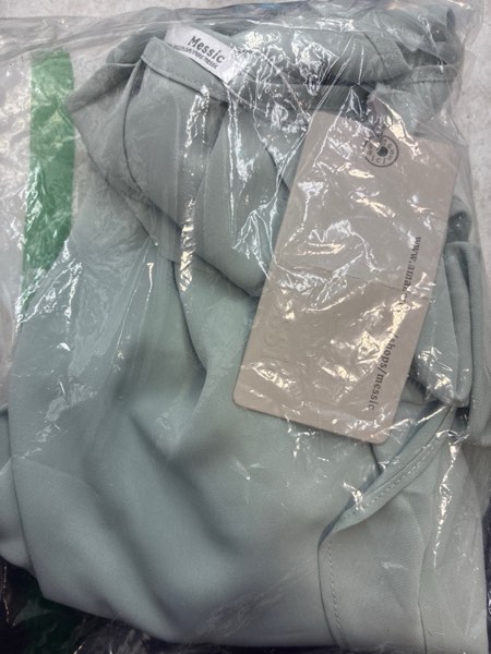 Condition photo showing As Is for Mystery Clothing size XXL