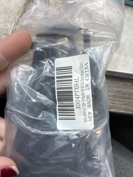 Condition photo showing New/Like New for Nylon Universal Cable Tie Buckle, Heavy Duty Self-Locking Nylon Zip Ties Holder, New Multifunctional Cable Tie Buckle for Car Daily Repair (20pcs)