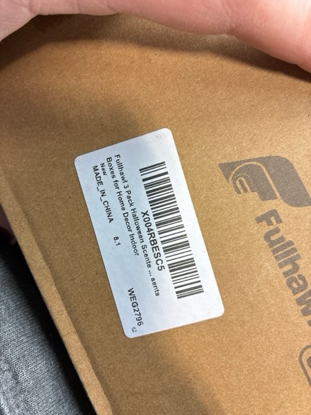 Condition photo showing New/Like New for 3 Pack Christmas Scented Candles Gifts Christmas Spooky Skull Crow Spider Candles Set with Presents Boxes for Home Decor Indoor Multicolor 3