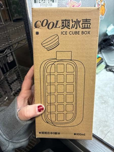 Condition photo showing New/Like New for Ice Cube Bottle Cool Summer ice Bottle Cup?800ml 2-in-1 zero Touch Press ice cube mold Easy Press to Release Vertical Ice Tray for Freezer (Green)