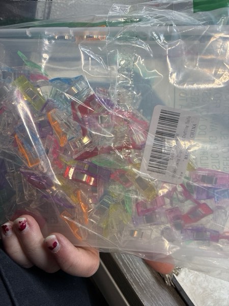 Condition photo showing New/Like New for 100pcs Sewing Clips Multipurpose Quilt Clip for Fabric Multi-Colored Plastic Sewing Quilting Supplies Craft for Small-Scale Projects and Crafting Tools Accessories