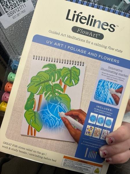 Condition photo showing New/Like New for Lifelines FlowArt Illuminate and Create Foliage and Flowers