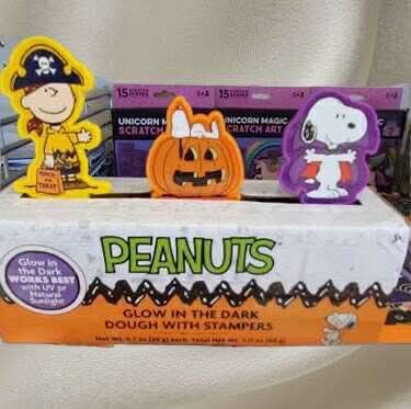 Peanuts Glow in the Dark Dough with Stampers