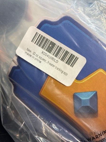 Condition photo showing New/Like New for Bread 32 oz. squeeze water bottle with water tracking app