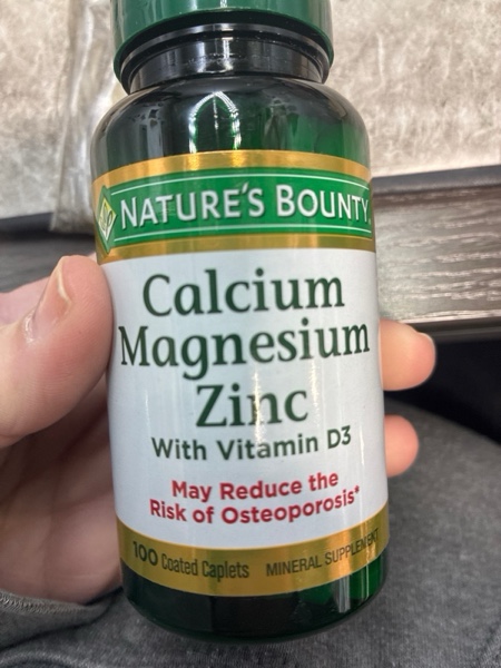 Condition photo showing New/Like New for Nature s Bounty Calcium  Magnesium  Zinc Coated Caplets for Bone Health  100 Ct
