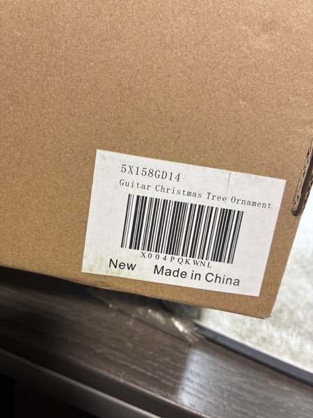 Condition photo showing New/Like New for WDS WONDROUS Guitar Christmas Ornament Gold, Glass Guitar Hanging Ornament Set for Xmas Tree Decor Holiday Party Home Gift, Handcrafted Holiday Decoration, Music Collection(2.36”)