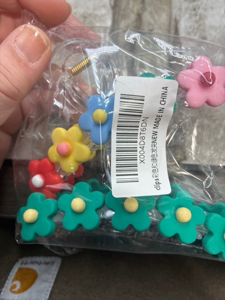 Condition photo showing New/Like New for 2 Pack Flower motif Big Hair Claw Clips for Women Stylish distinctive shape Hair Claw Large Claw Clip for Thick Curly Thin Hair Strong Hold jaw clips (Color+green)