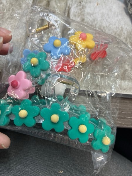 Condition photo showing New/Like New for 2 Pack Flower motif Big Hair Claw Clips for Women Stylish distinctive shape Hair Claw Large Claw Clip for Thick Curly Thin Hair Strong Hold jaw clips (Color+green)