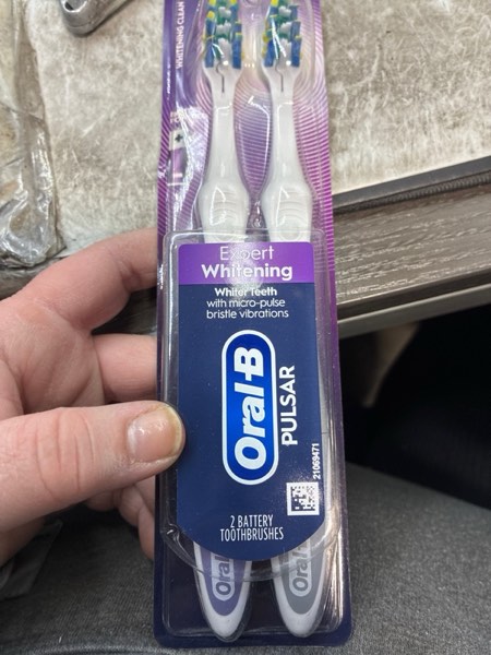 Condition photo showing New/Like New for Oral-B Pulsar, Battery Powered 3D White Advanced Vivid Soft Toothbrush Twin Pack, Tooth Brush Pack, Travel Essentials (Colors May Vary)