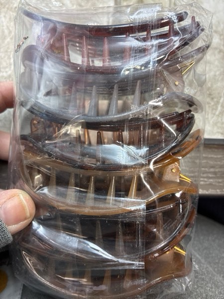 Condition photo showing New/Like New for Flat Claw Clip for Women