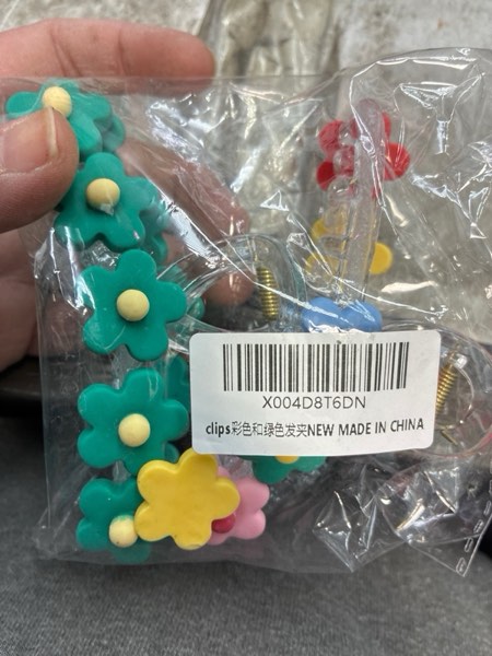 Condition photo showing New/Like New for 2 Pack Flower motif Big Hair Claw Clips for Women Stylish distinctive shape Hair Claw Large Claw Clip for Thick Curly Thin Hair Strong Hold jaw clips (Color+green)