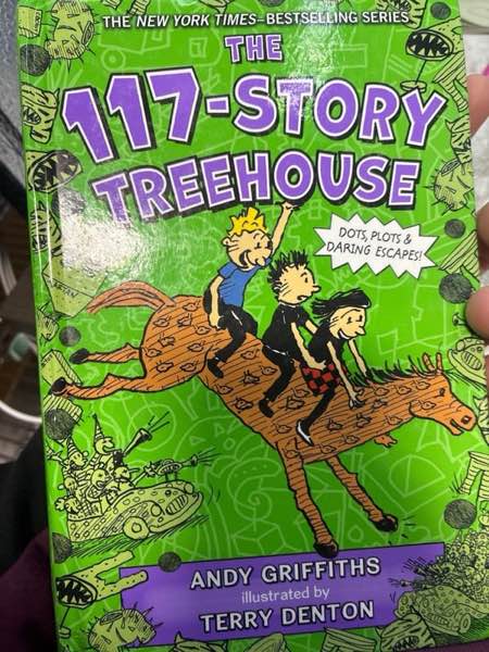 Condition photo showing New/Like New for The 117-Story Treehouse: Dots, Plots & Daring Escapes! (The Treehouse Books, 9)