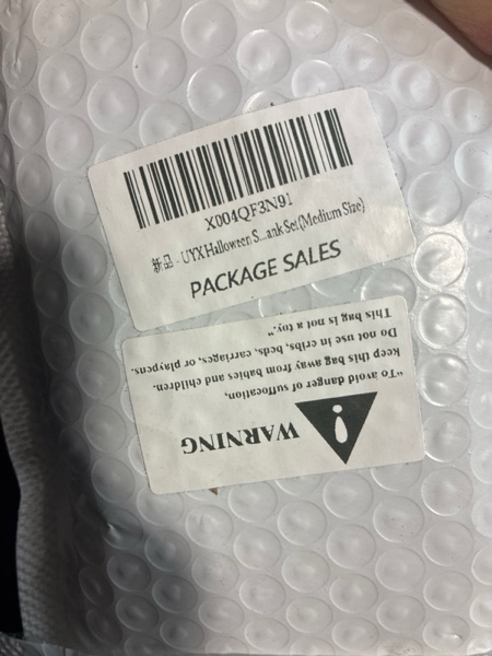 Condition photo showing New/Like New for UYX Spider Scene Atmosphere Decoration, Simulated Plush Material, Hanging Black Spider Prank Toy, April Fool's or Birthday Fun Surprise Decoration and Prank Gifts(Medium Size)