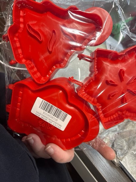 Condition photo showing New/Like New for Holiday Mini Pie Mold,Party Potluck Hand Pie Molds,Hand Pie Press Mold Maker for Baking,Winter Snowflake Christmas Tree and Gloves Shapes Pocket Pies Maker
