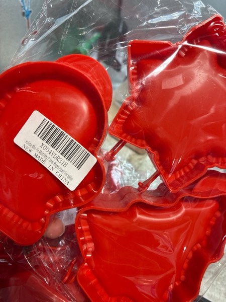 Condition photo showing New/Like New for Holiday Mini Pie Mold,Party Potluck Hand Pie Molds,Hand Pie Press Mold Maker for Baking,Winter Snowflake Christmas Tree and Gloves Shapes Pocket Pies Maker