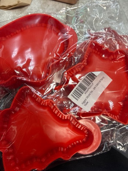 Condition photo showing New/Like New for Holiday Mini Pie Mold,Party Potluck Hand Pie Molds,Hand Pie Press Mold Maker for Baking,Winter Snowflake Christmas Tree and Gloves Shapes Pocket Pies Maker