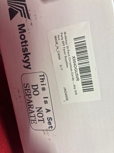 Condition photo showing New/Like New for Motiskyy 30 Pack Christmas Candy Holder Dome for Craft 3.15'' Half Ball Clear Plastic Shaker Dome Candy Greeting Card Round Chocolate Holder Box Xmas Holiday Gift Party DIY Favor Supplies Christmas Character