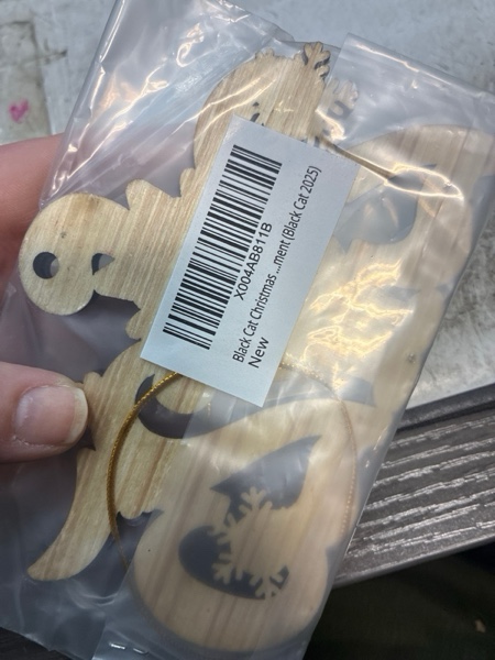 Condition photo showing New/Like New for Black Cat 2025 Christmas Ornament – Funny Kitten Butt Wooden Tree Decoration with Snowflakes & Paw Prints for Cat Lovers, Pet Owner Christmas Décor