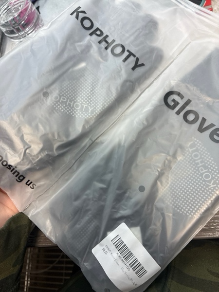 Condition photo showing New/Like New for KOPHOTY Winter Gloves Women Men,Touch Screen Gloves,Warm Water Resistant Windproof Thermal Gloves for Driving Running Cycling Phone Texting Outdoor Hiking Hand Warmer in Cold Weather(Black,M)
