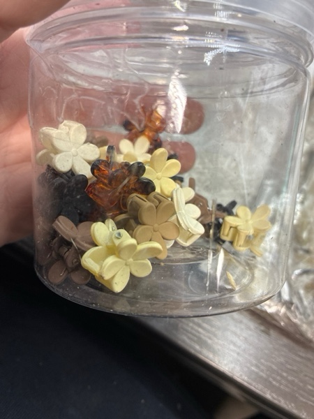 Condition photo showing As Is for Mini Flower Hair Clips 100Pcs, Small Hair Clips Mini Claw Clips Cute Jaw Clips Hair Pins Hair Barrettes Hair Accessories for Women Girls Kids Teens Neutral