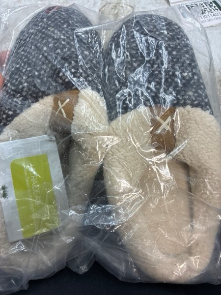 Condition photo showing New/Like New for Women's Cozy Memory Foam Slippers Fuzzy Wool-Like Plush Fleece Lined House Shoes w/Indoor, Outdoor Anti-Skid Rubber Sole