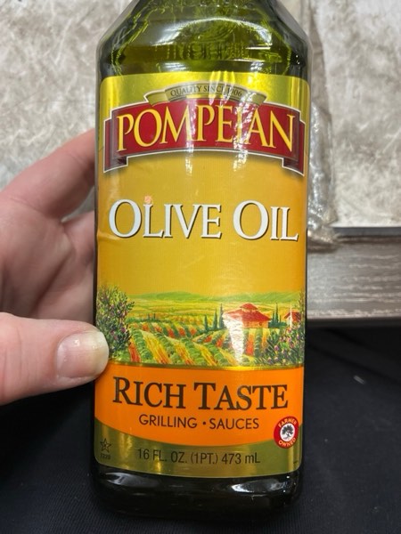 Condition photo showing New/Like New for Pompeian Rich Taste Olive Oil, High Heat Cooking, Baking & Sauteing, High Smoke Point, 16 Fl Oz
