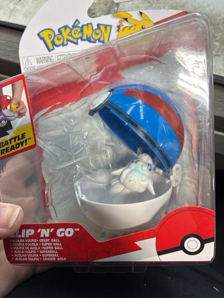 Condition photo showing New/Like New for Pokémon PKW3135 Clip 'n'Go Poké Balls Alola Vulpix & Super Ball, Official Pokéball with 5 cm Figure Alola-vulpix