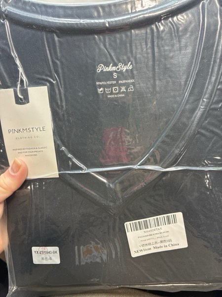 Condition photo showing New/Like New for (Small) PINKMSTYLE Women's V Neck Long Sleeve Thermal Shirts Fall Winter Lightweight Base Layer Undershirts Basic Tops Black Small