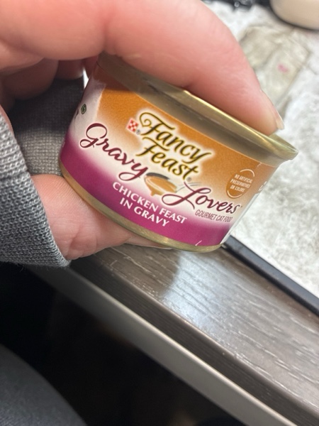 Condition photo showing New/Like New for Fancy Feast Gravy Lovers Wet Cat Food, Chicken, 3 Oz Can 3 Ounce (Pack of 1)