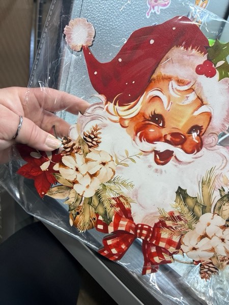 Condition photo showing New/Like New for Vintage Style Santa Claus Welcome Sign - Wooden Hanging Sign for Front Door Xmas Wall Hanging Decor for Indoor Outdoor Christmas Party Supplies