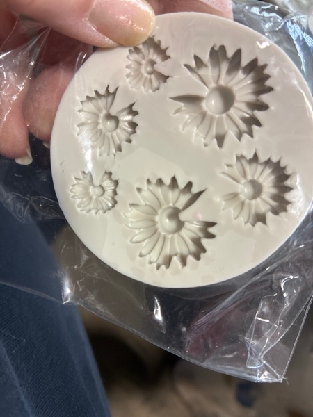 Condition photo showing New/Like New for MOLDS Daisy Flower Fondant Mold Flower Candy Silicone Molds For Cake Decoration Cupcake Topper Chocolate Cupcake Topper Sugar Craft Polymer Clay Gum Paste 