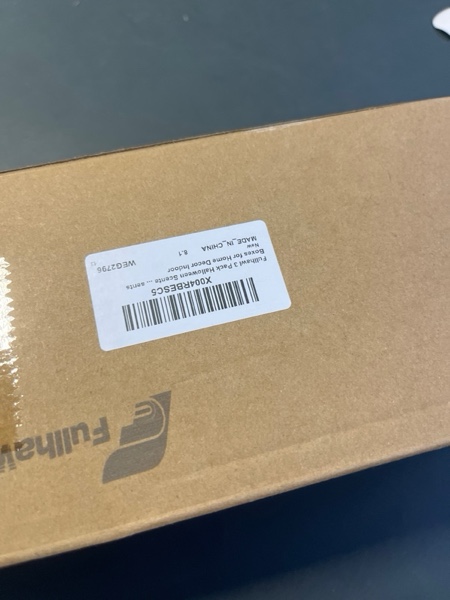 Condition photo showing New/Like New for 3 Pack Christmas Scented Candles Gifts Christmas Spooky Skull Crow Spider Candles Set with Presents Boxes for Home Decor Indoor Multicolor 3