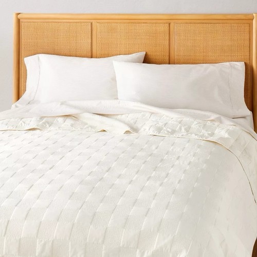 HEARTH & HAND with Magnolia Checkerboard Stitch Quilt (King)